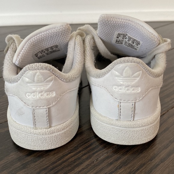 Toddler Adidas white on white Superstars - Picture 2 of 7